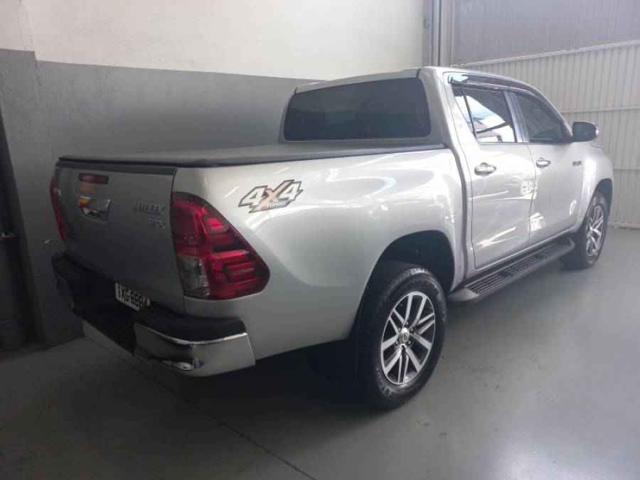 TOYOTA - HILUX - 2016/2016 - Cinza - R$ 179.000,00