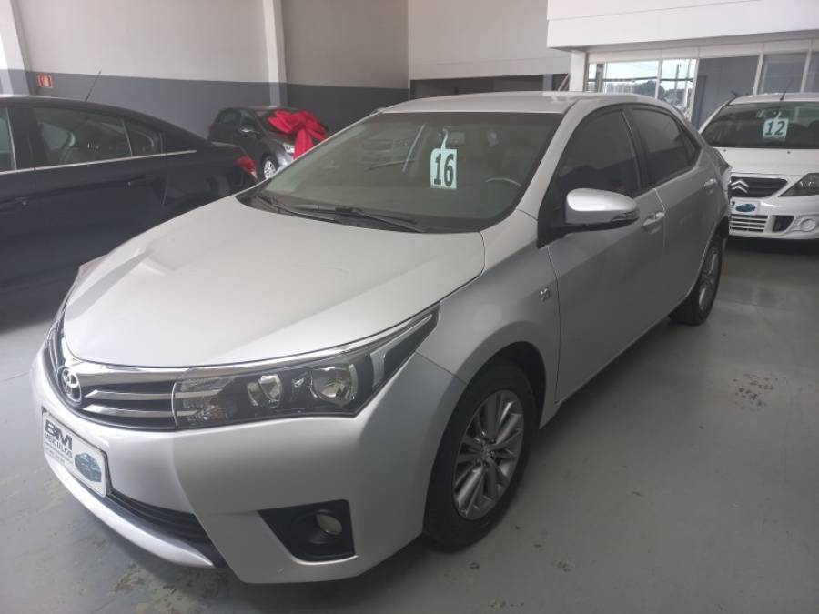 TOYOTA - COROLLA - 2015/2016 - Prata - R$ 89.900,00