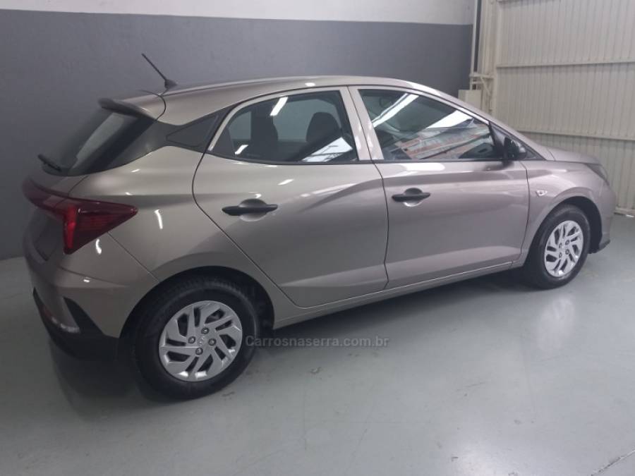 HYUNDAI - HB20 - 2023/2024 - Prata - R$ 69.900,00