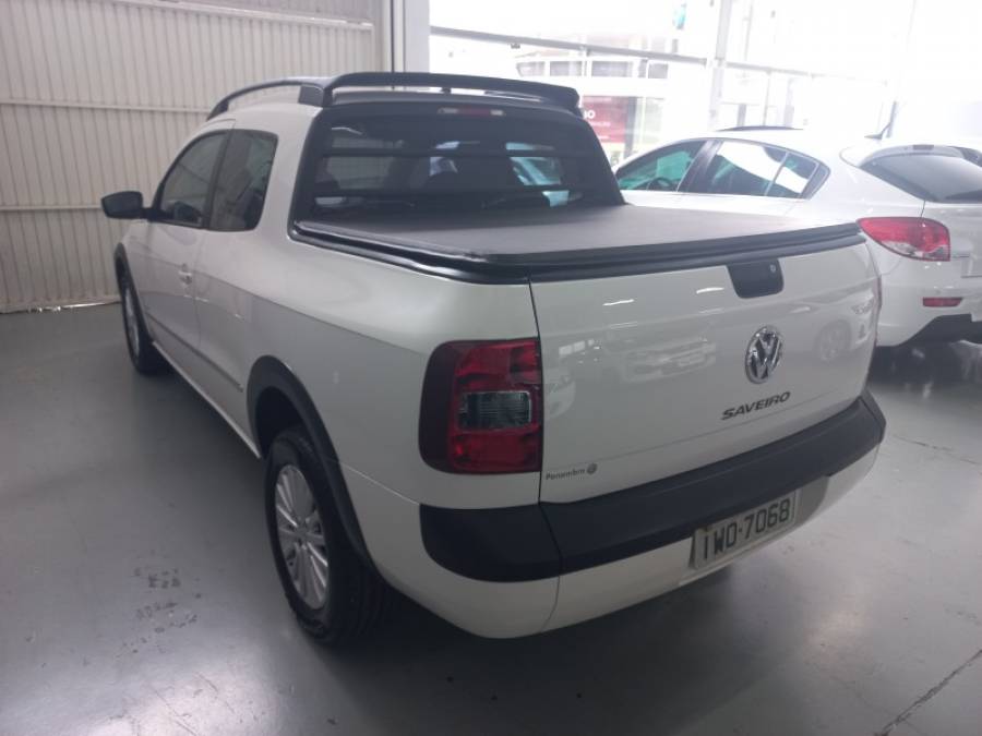 VOLKSWAGEN - SAVEIRO - 2015/2016 - Branca - R$ 68.900,00