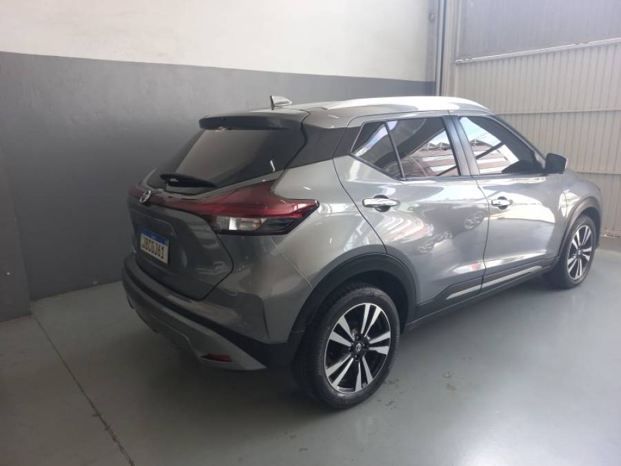 NISSAN - KICKS - 2021/2022 - Cinza - R$ 102.900,00