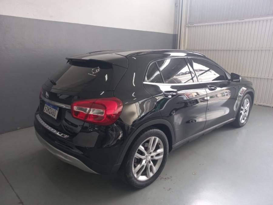 MERCEDES-BENZ - GLA 200 - 2015/2015 - Preta - R$ 103.000,00