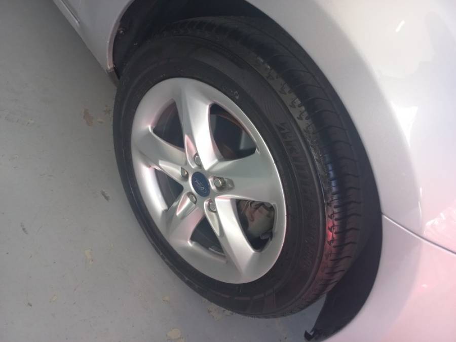 FORD - FOCUS - 2012/2013 - Prata - R$ 45.000,00