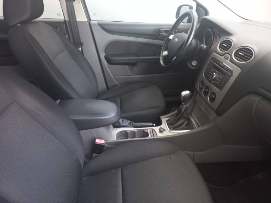 FORD - FOCUS - 2012/2013 - Prata - R$ 45.000,00