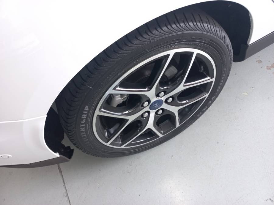 FORD - FOCUS - 2015/2016 - Branca - R$ 73.000,00