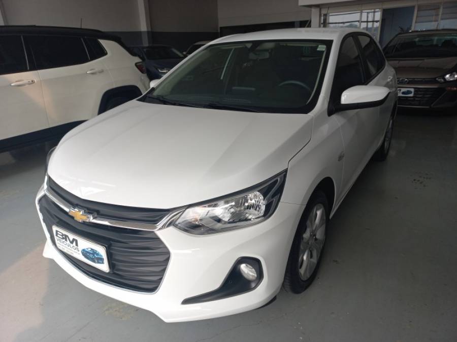 CHEVROLET - ONIX - 2022/2023 - Branca - R$ 89.900,00