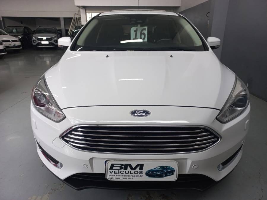 FORD - FOCUS - 2015/2016 - Branca - R$ 73.000,00