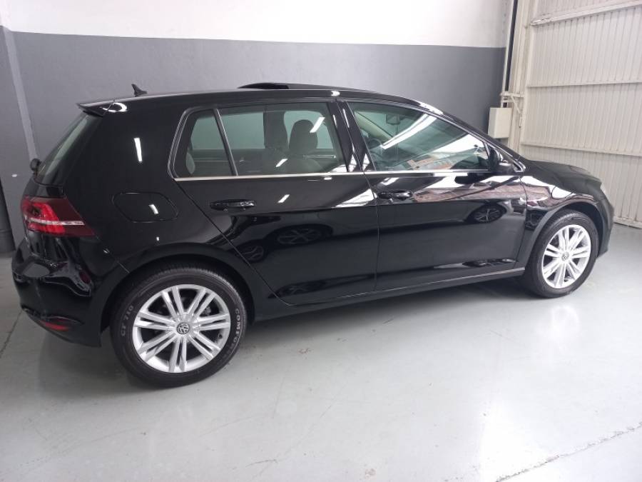 VOLKSWAGEN - GOLF - 2013/2014 - Preta - R$ 81.000,00