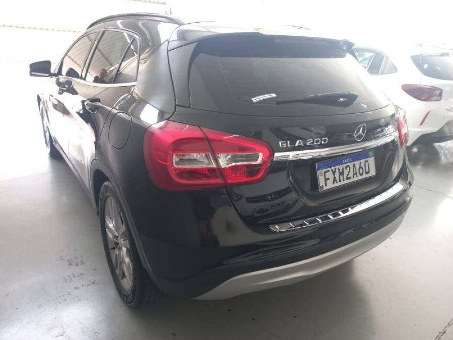 MERCEDES-BENZ - GLA 200 - 2015/2015 - Preta - R$ 103.000,00
