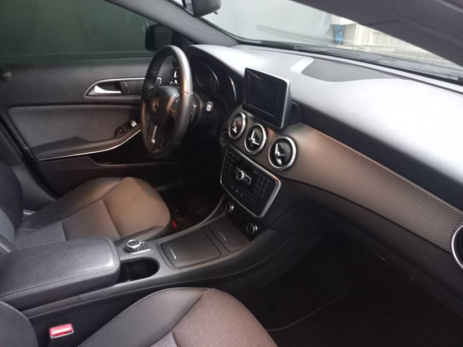 MERCEDES-BENZ - GLA 200 - 2015/2015 - Preta - R$ 103.000,00