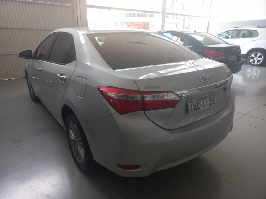 TOYOTA - COROLLA - 2015/2016 - Prata - R$ 89.900,00