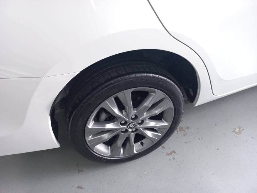 TOYOTA - COROLLA - 2017/2018 - Branca - R$ 99.900,00