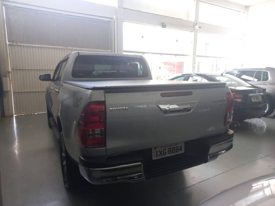 TOYOTA - HILUX - 2016/2016 - Cinza - R$ 179.000,00