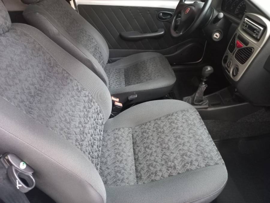 FIAT - STRADA - 2011/2012 - Prata - R$ 41.000,00