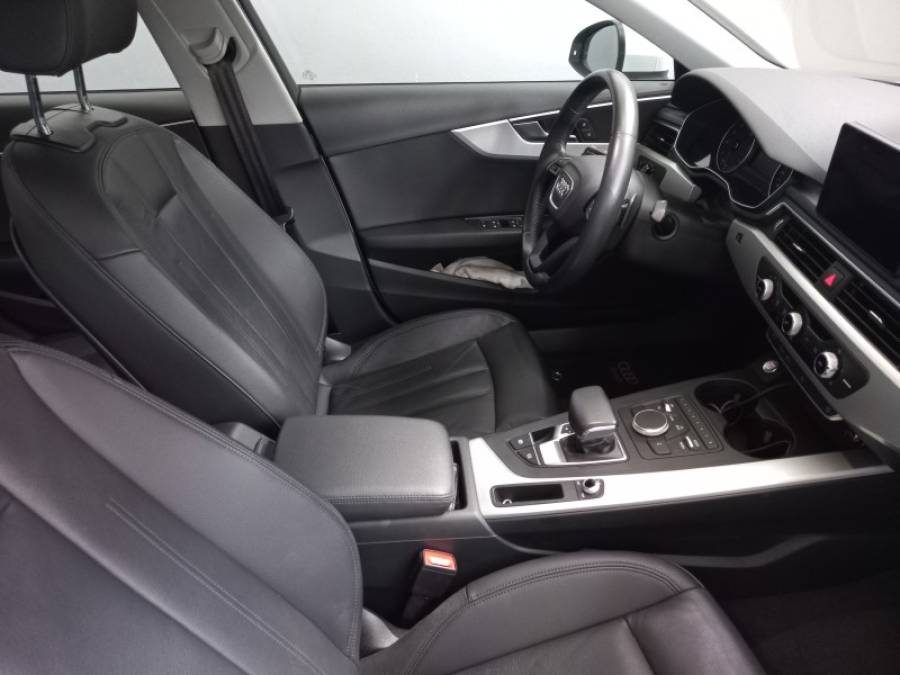 AUDI - A4 - 2018/2018 - Branca - R$ 110.000,00