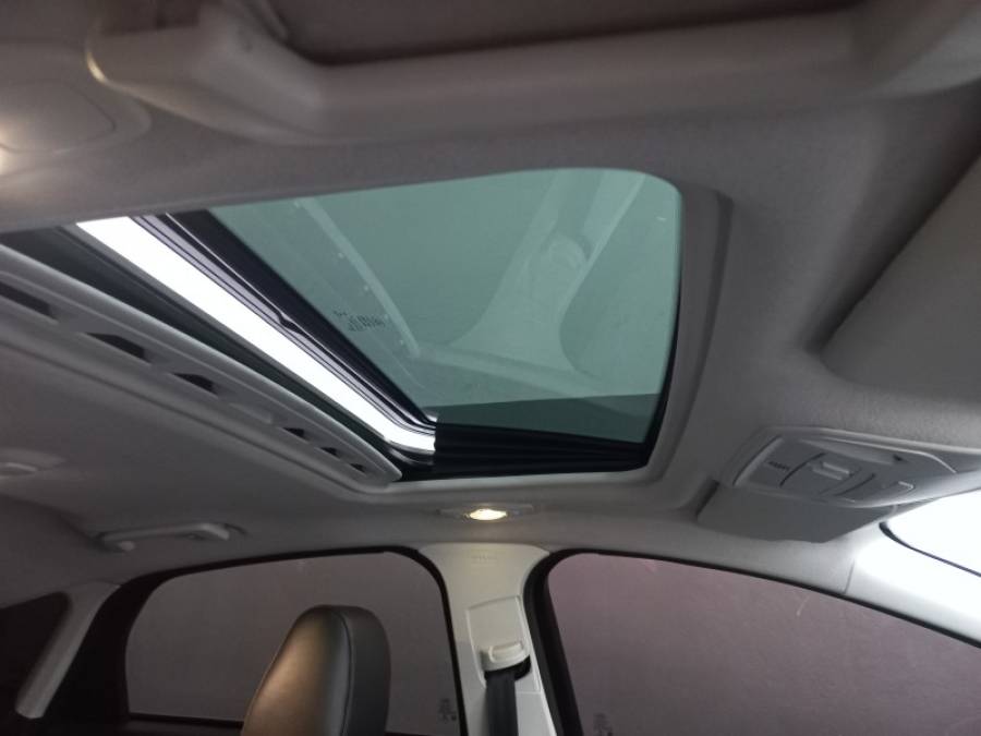 FORD - FOCUS - 2015/2016 - Branca - R$ 73.000,00