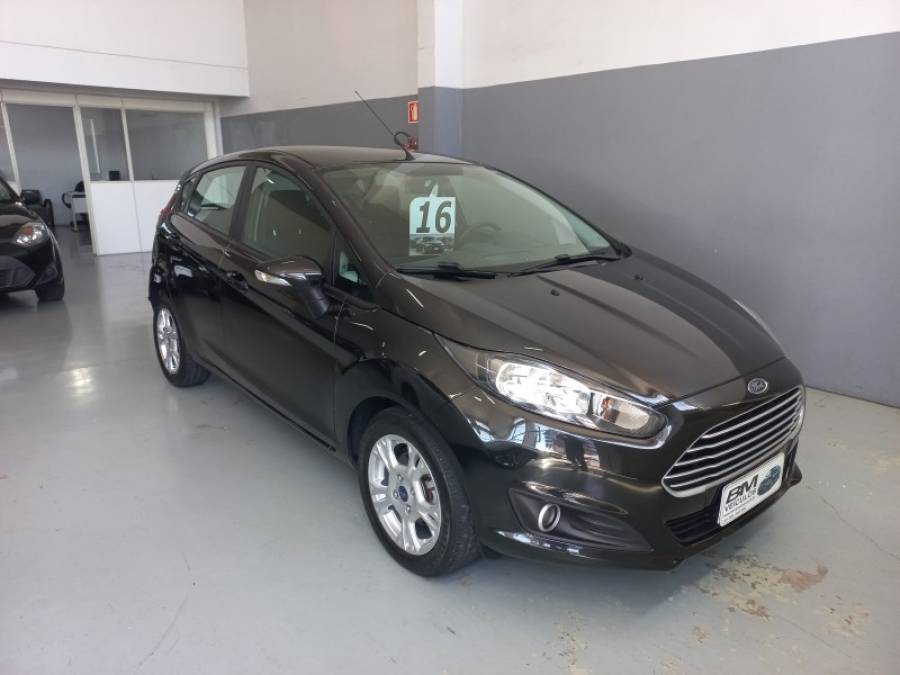 FORD - FIESTA - 2015/2016 - Preta - R$ 49.900,00