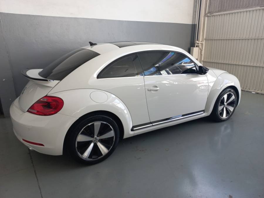 VOLKSWAGEN - FUSCA - 2013/2014 - Branca - R$ 110.000,00
