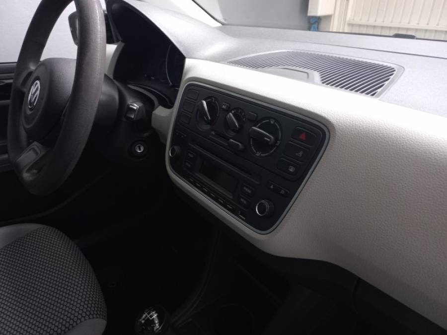 VOLKSWAGEN - UP - 2014/2015 - Preta - R$ 39.900,00