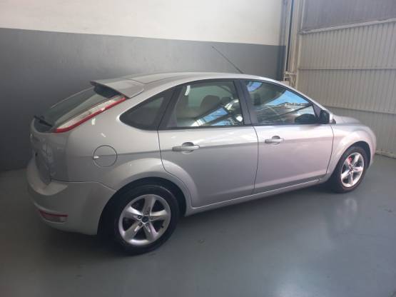 FORD - FOCUS - 2012/2013 - Prata - R$ 45.000,00