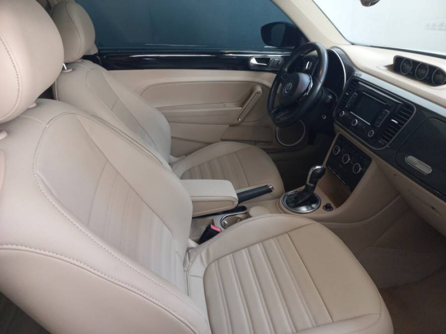 VOLKSWAGEN - FUSCA - 2013/2014 - Branca - R$ 110.000,00