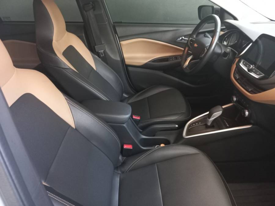 CHEVROLET - ONIX - 2021/2022 - Prata - R$ 82.900,00