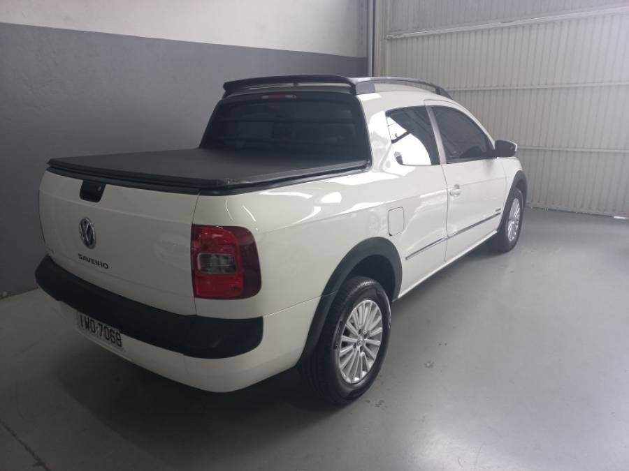 VOLKSWAGEN - SAVEIRO - 2015/2016 - Branca - R$ 68.900,00