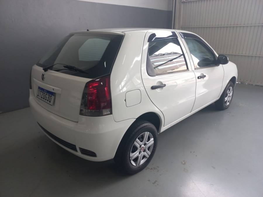 FIAT - PALIO - 2012/2013 - Branca - R$ 33.000,00