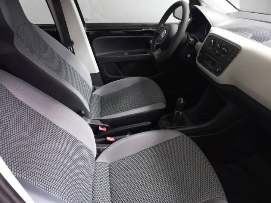VOLKSWAGEN - UP - 2014/2015 - Preta - R$ 39.900,00