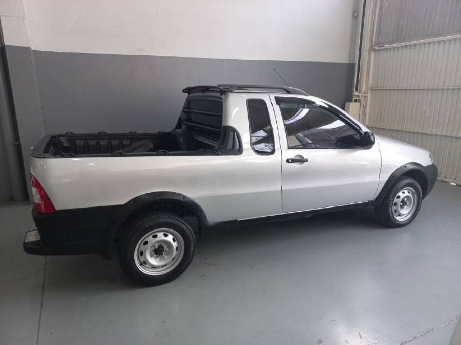 FIAT - STRADA - 2011/2012 - Prata - R$ 41.000,00