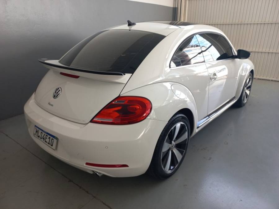 VOLKSWAGEN - FUSCA - 2013/2014 - Branca - R$ 109.000,00