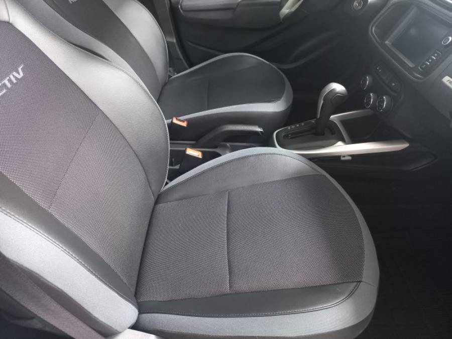 CHEVROLET - ONIX - 2019/2019 - Prata - R$ 75.000,00