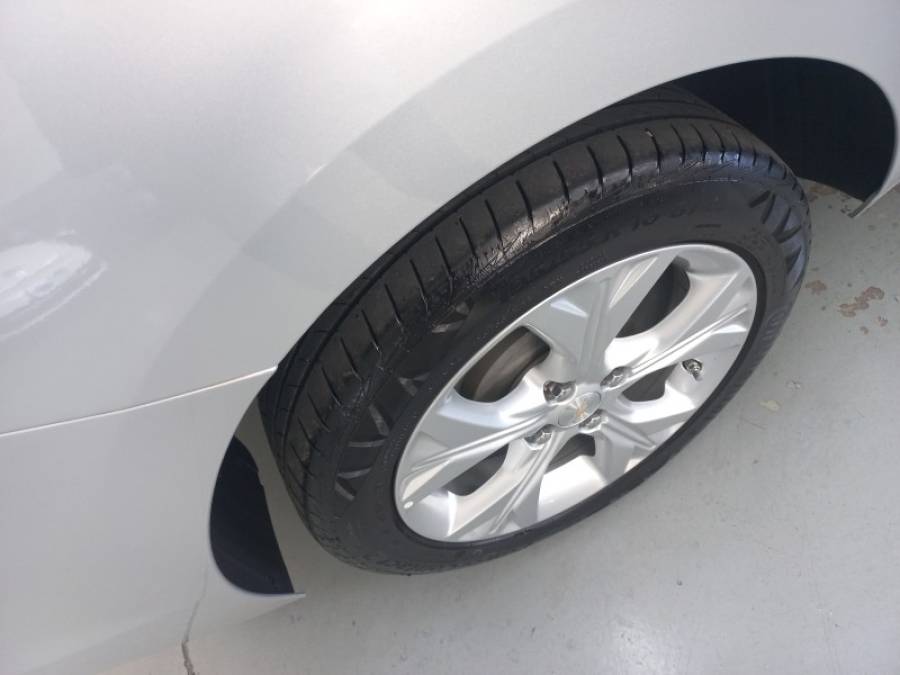 CHEVROLET - ONIX - 2021/2022 - Prata - R$ 82.900,00