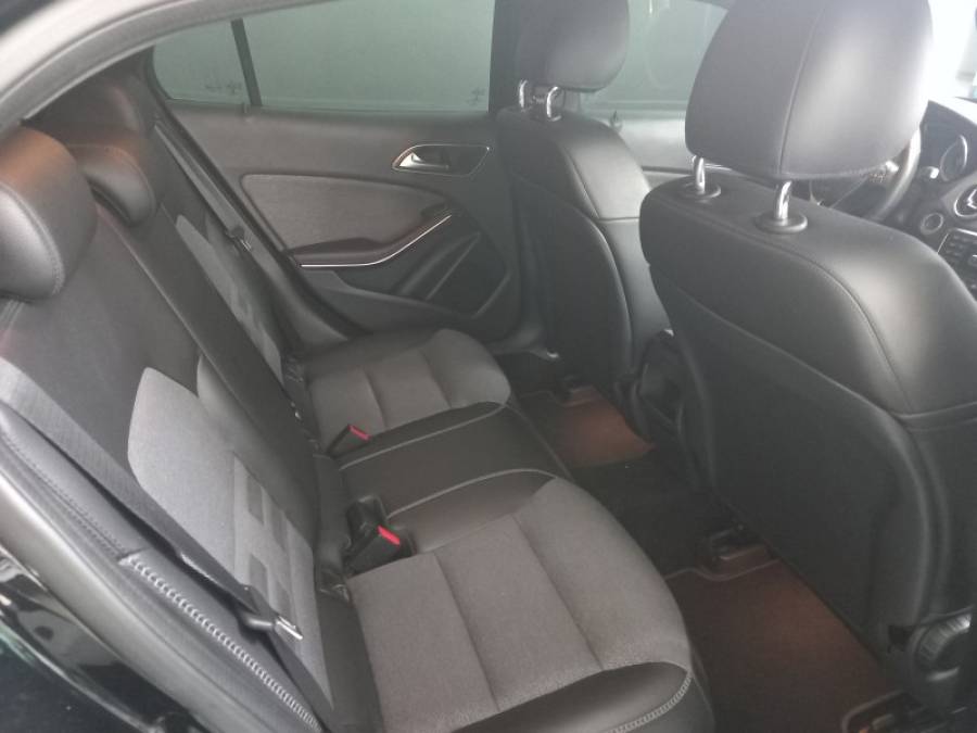 MERCEDES-BENZ - GLA 200 - 2015/2015 - Preta - R$ 103.000,00