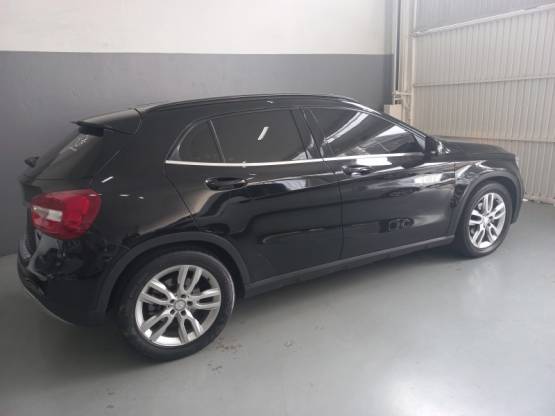 MERCEDES-BENZ - GLA 200 - 2015/2015 - Preta - R$ 103.000,00