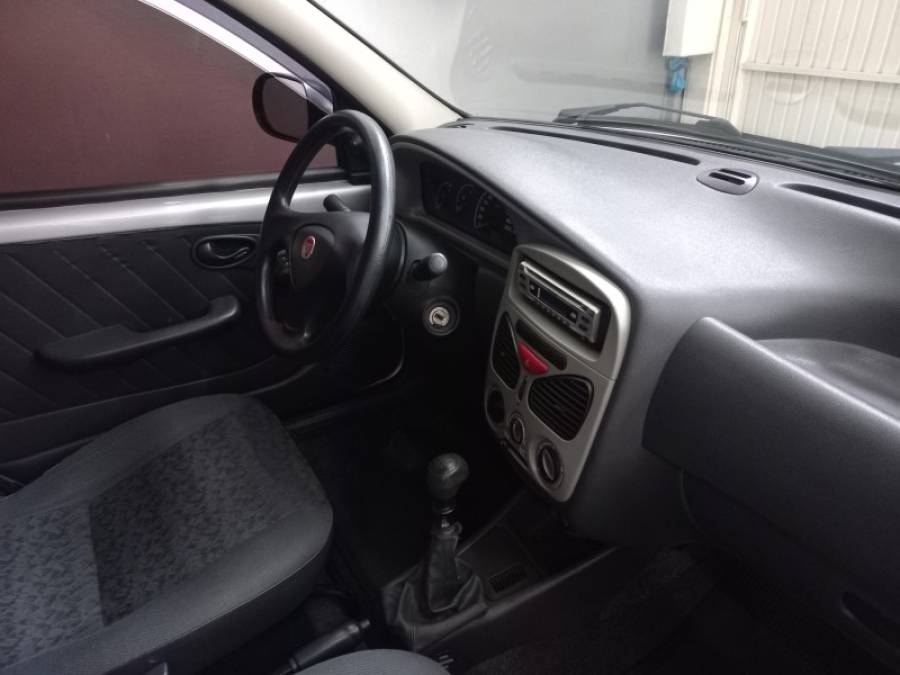 FIAT - STRADA - 2011/2012 - Prata - R$ 41.000,00