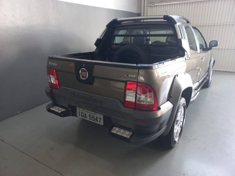 FIAT - STRADA - 2009/2010 - Cinza - R$ 65.000,00