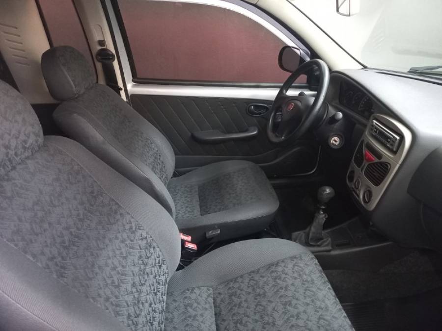 FIAT - STRADA - 2011/2012 - Prata - R$ 41.000,00