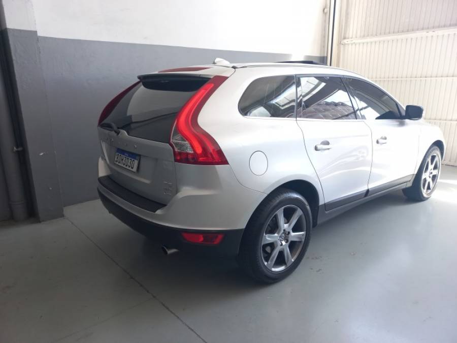 VOLVO - XC60 - 2011/2012 - Prata - R$ 75.000,00