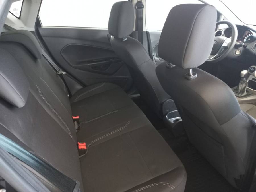 FORD - FIESTA - 2015/2016 - Preta - R$ 49.900,00