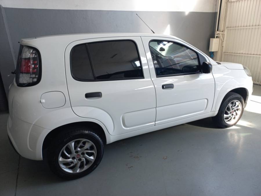 FIAT - UNO - 2020/2021 - Branca - R$ 48.000,00