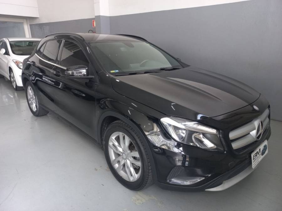 MERCEDES-BENZ - GLA 200 - 2015/2015 - Preta - R$ 103.000,00