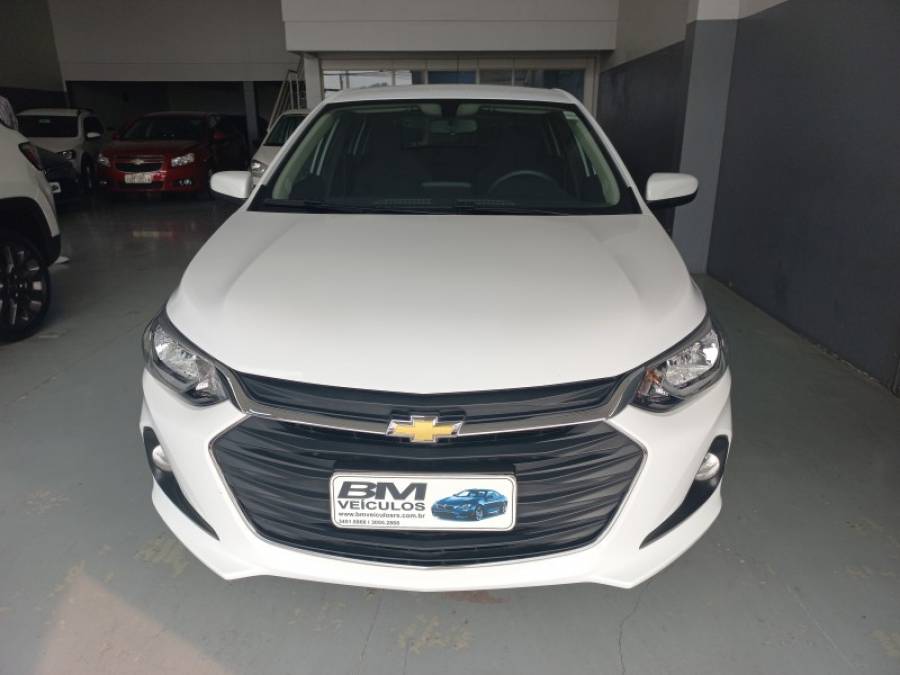 CHEVROLET - ONIX - 2022/2023 - Branca - R$ 89.000,00