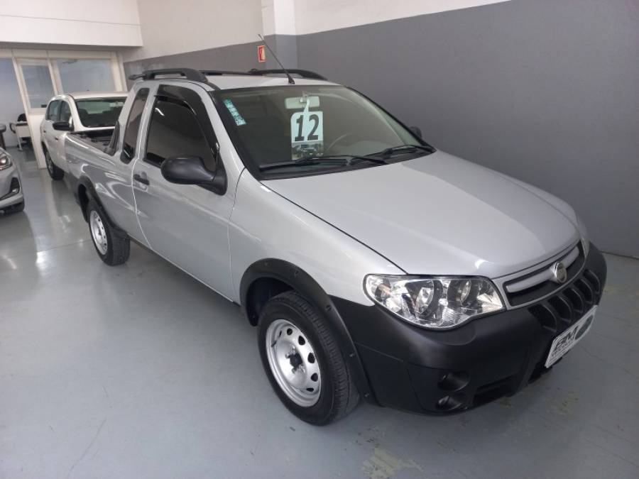FIAT - STRADA - 2011/2012 - Prata - R$ 41.000,00