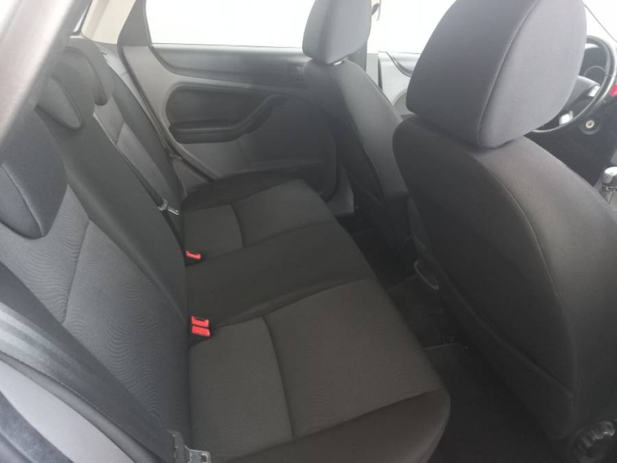 FORD - FOCUS - 2012/2013 - Prata - R$ 45.000,00
