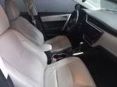 TOYOTA - COROLLA - 2017/2018 - Branca - R$ 103.000,00