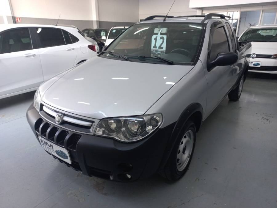 FIAT - STRADA - 2011/2012 - Prata - R$ 41.000,00
