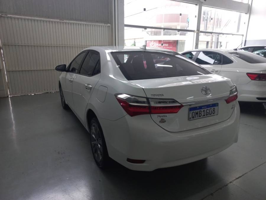 TOYOTA - COROLLA - 2017/2018 - Branca - R$ 103.000,00