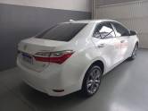 TOYOTA - COROLLA - 2017/2018 - Branca - R$ 103.000,00