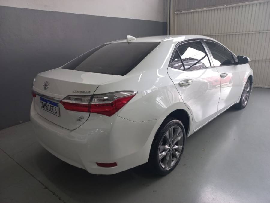 TOYOTA - COROLLA - 2017/2018 - Branca - R$ 103.000,00